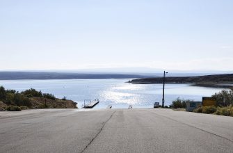 Flaming Gorge Reservoir's red-rock canyon, Wyoming