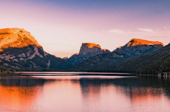 Squaretop Mountain above the Green River Lakes, Wyoming